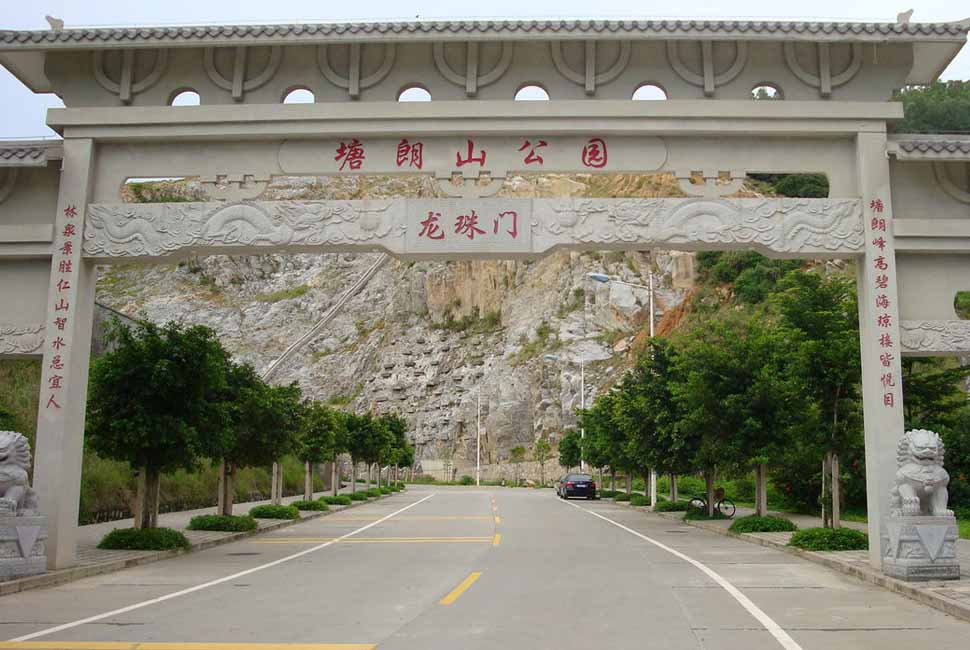 塘朗山龙球正门